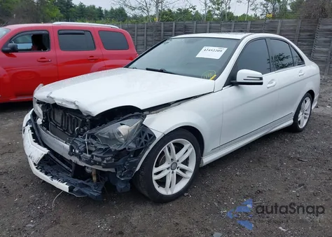 2014 Mercedes-Benz C 300 Luxury 4Matic/Sport 4Matic from USA, damaged, VIN WDDGF8AB4ER325089